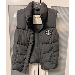 Abercrombie & Fitch Slate Gray Puffer Women’s Vest Size M High Collar